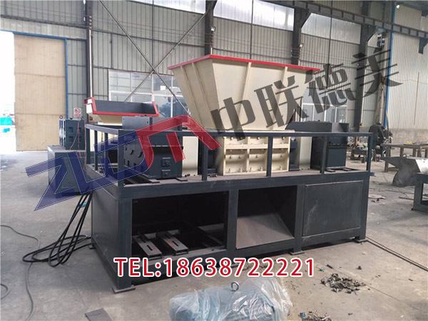 山東廢塑料撕碎機圖片